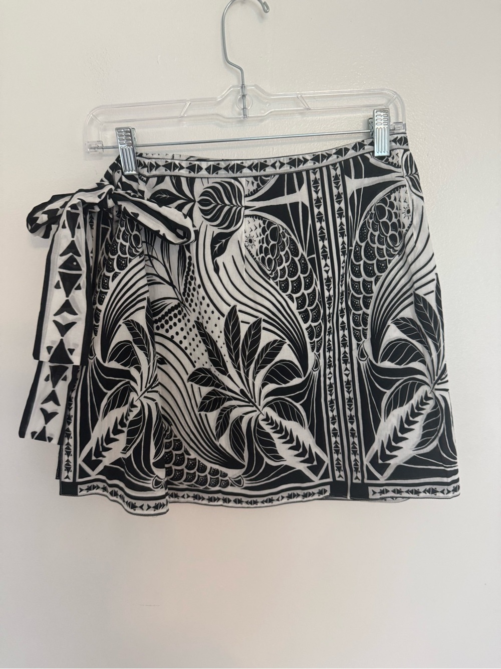 Farm Rio Skirt Scarf Wrap Mini in Monochrome Black White Floral - Picture 4 of 6